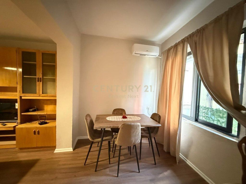 Jepet me Qira Apartament 1+1 (Ish Blloku)