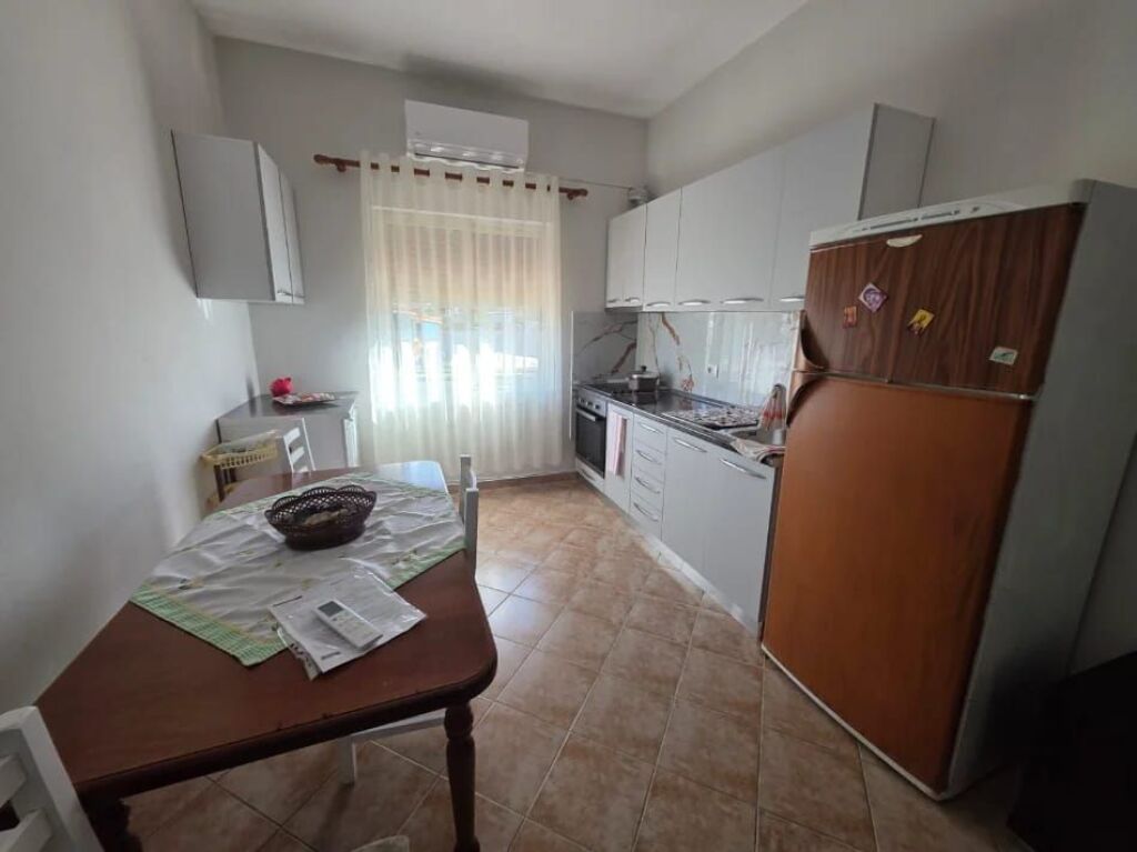 JEPET APARTAMENT ME QERA 1+1, MISTO MAME