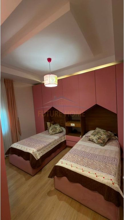 Rent, Apartment 2+1+2 + Parking Spot, Fresk, Tirana.