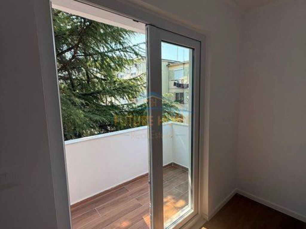 Shitet, Apartament 1+1, Xhamlliku, Tirane.