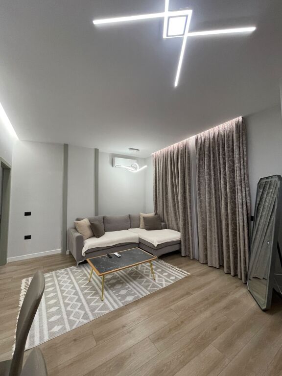 Apartament 2+1+2 me qira , Rr e Kosovareve !