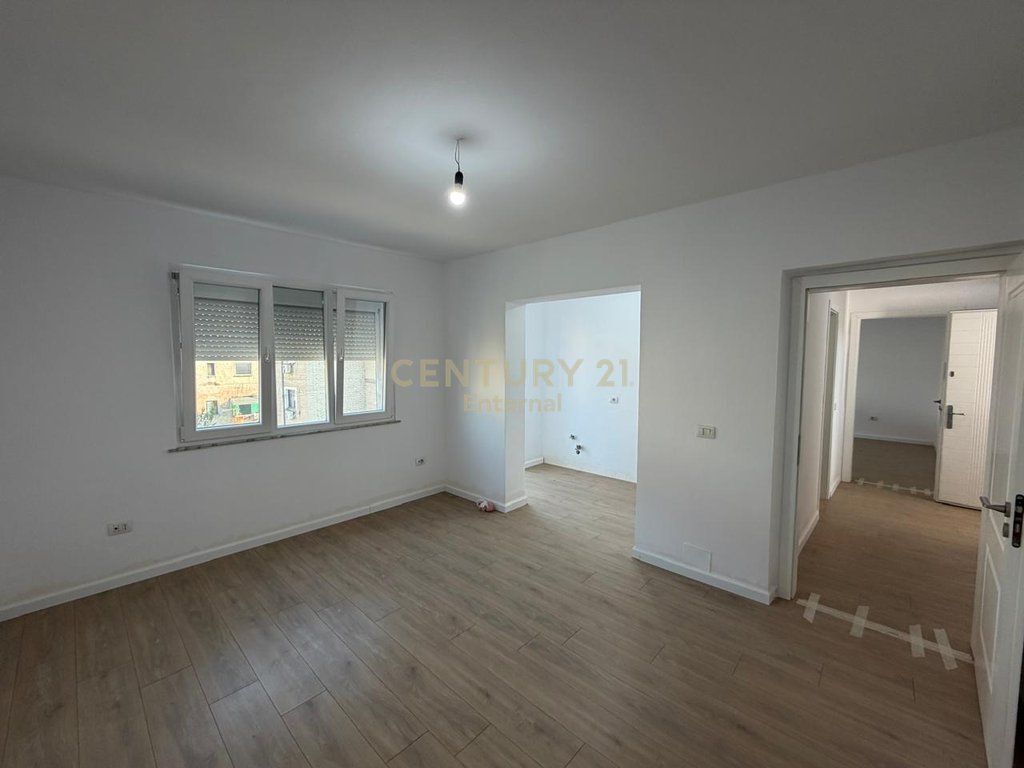 Apartament 1+1 per shitje prane 21-Dhjetorit