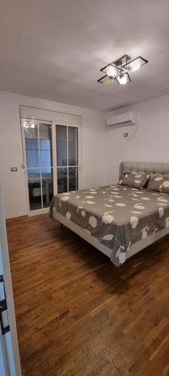 🏢Sheshi Willson,prane Postes Nr.8 jepet me qera apartament 2+1+ambient gatimi ,i mobiluar.900Euro (Bruto)  