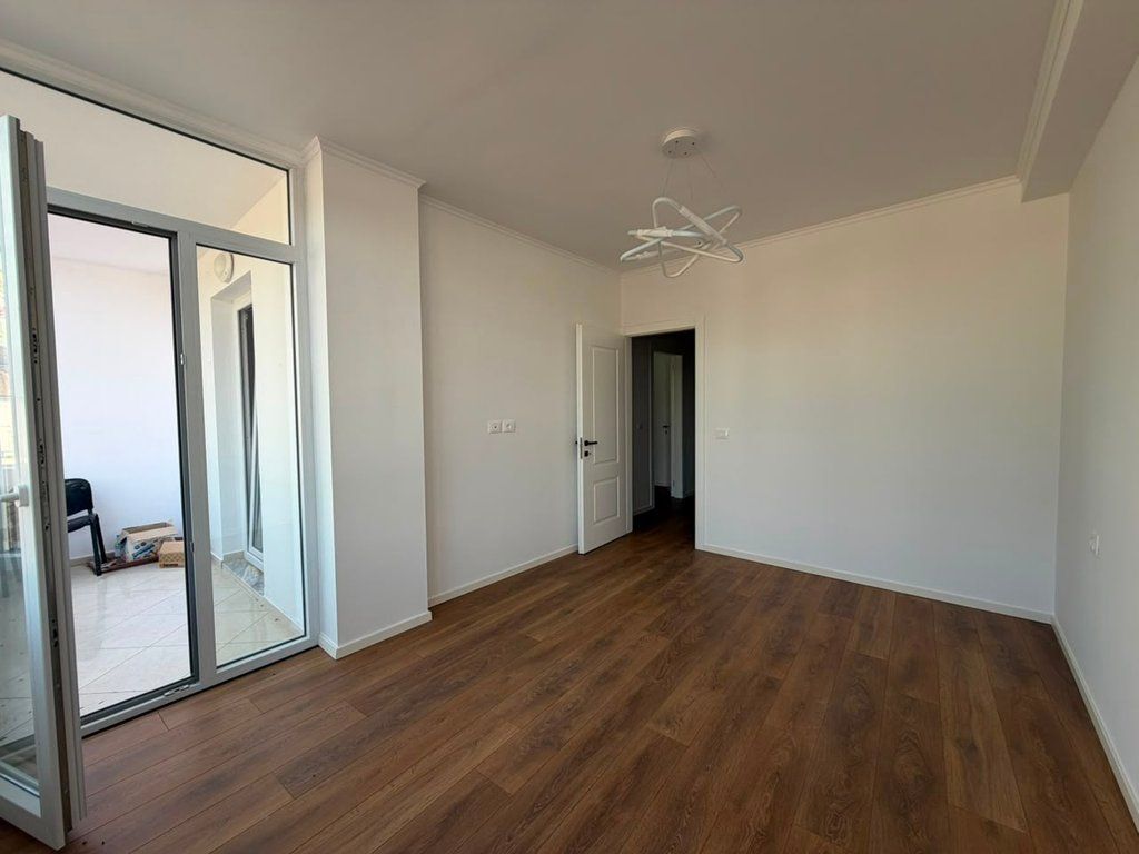 Shitet, Apartament 1+1, Rruga Dritan Hoxha, Tiranë