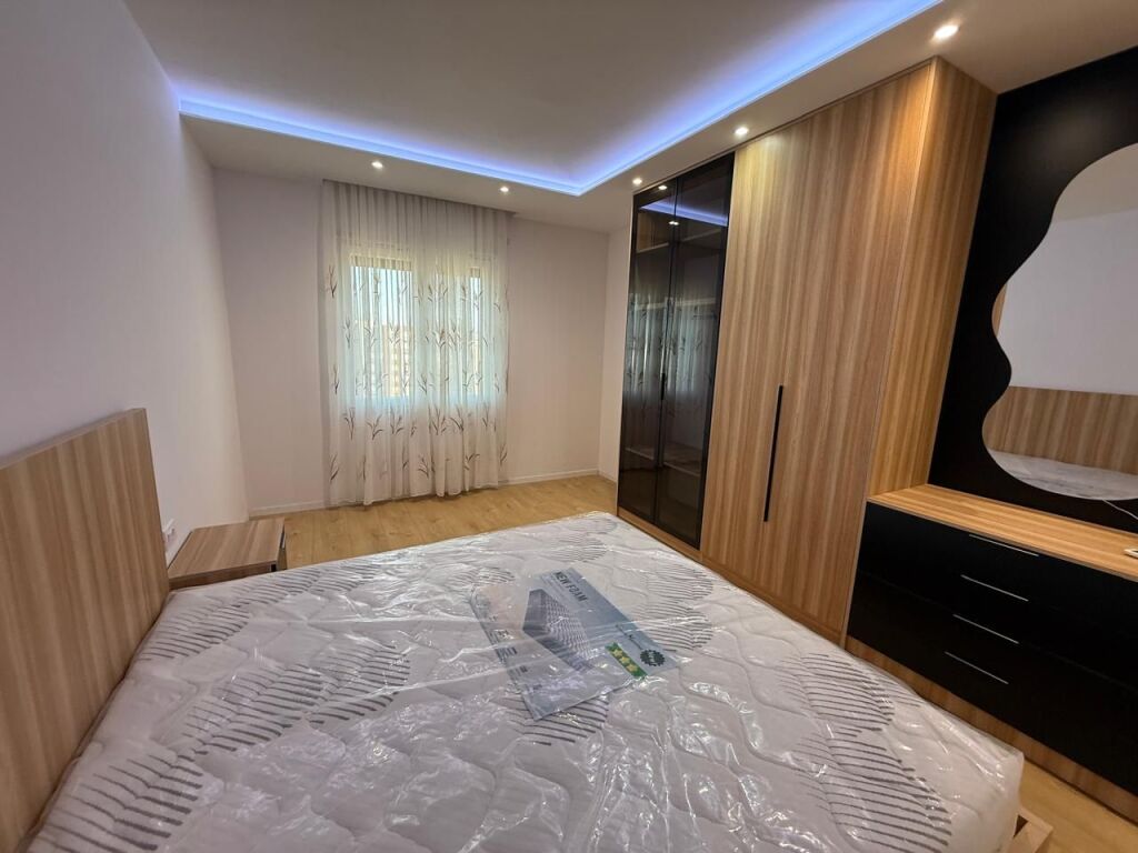 Qera, Apartament 2+1+2, Kamez