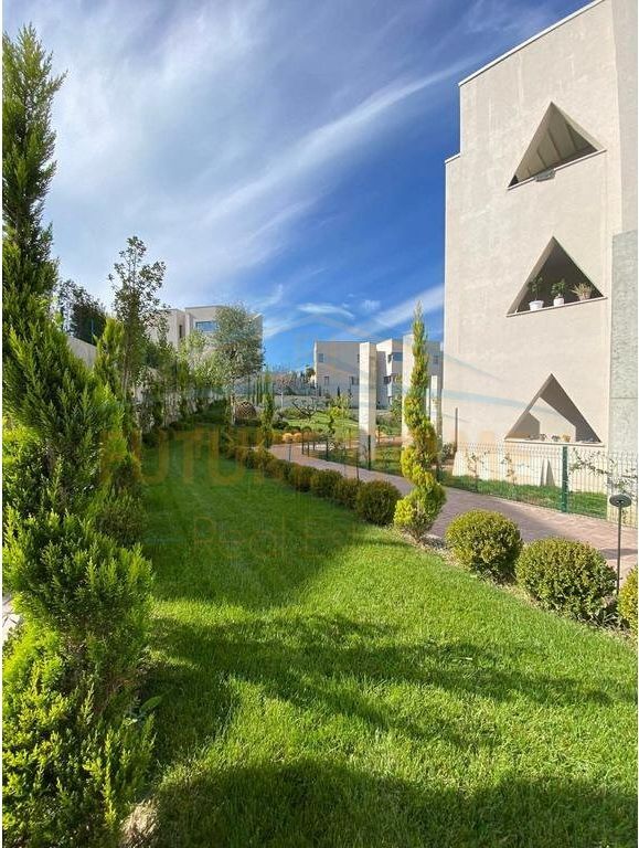 Affitto, Villa su 3 Piani, Complesso "Green Valley", Lago Secco, Tirana