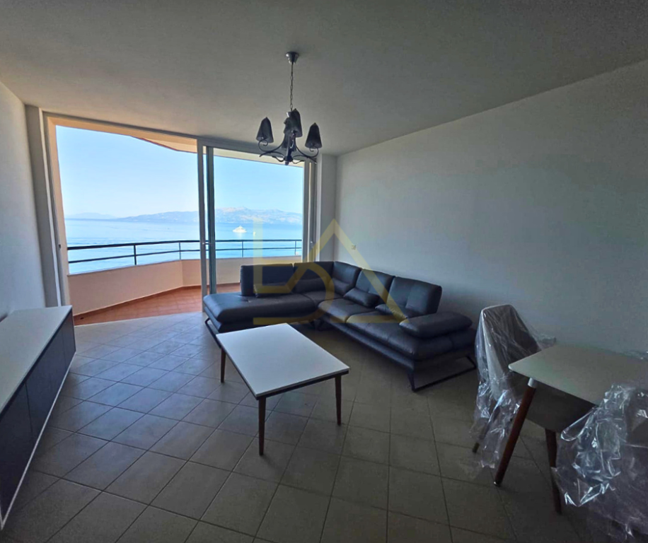 Apartament 3+1 me Pamje Deti për Shitje – Sarandë, Zona e Portit