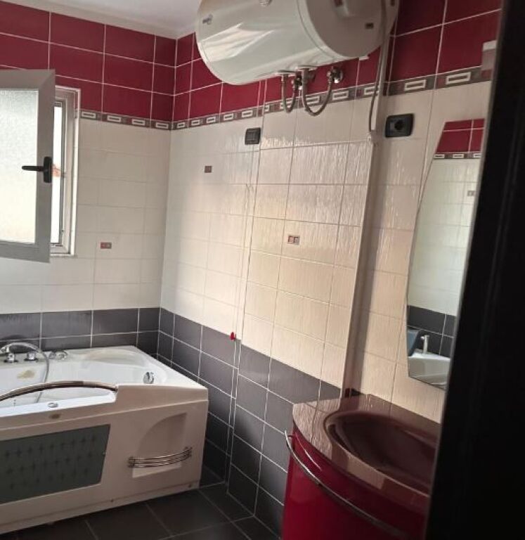 Jepet Apartament 1+1+2 me qera Tek Amerikan 2, prane Qsut   ID 5328