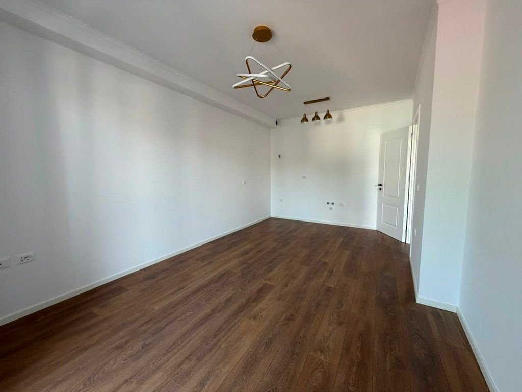 Shitet, Apartament 1+1, Rruga Dritan Hoxha, Tiranë