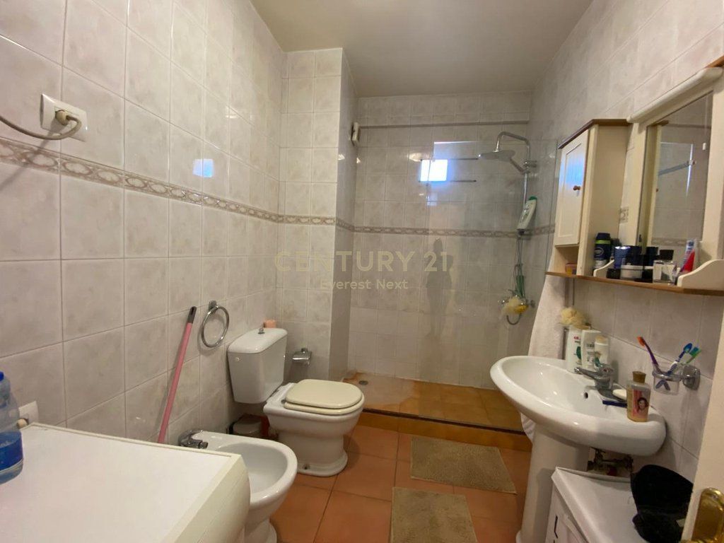 Apartament 2+1 per Qira Rruga Kavajes 860 € /Muaj 80,000 Lekë /Muaj