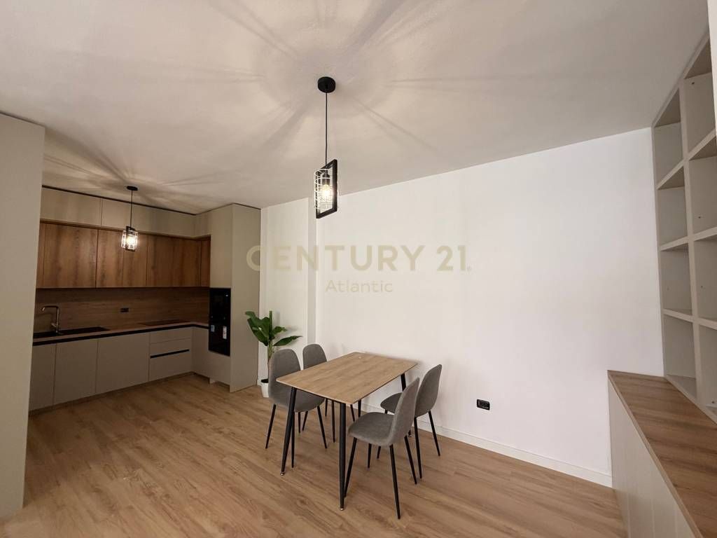JEPET ME QERA APARTAMENT 2+1 NE PLAZH DURRES !