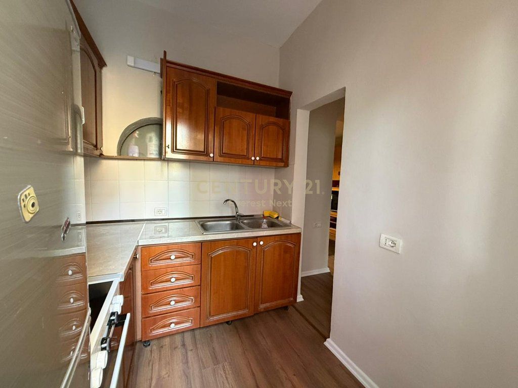 Jepet me Qira Apartament 1+1 (Ish Blloku)