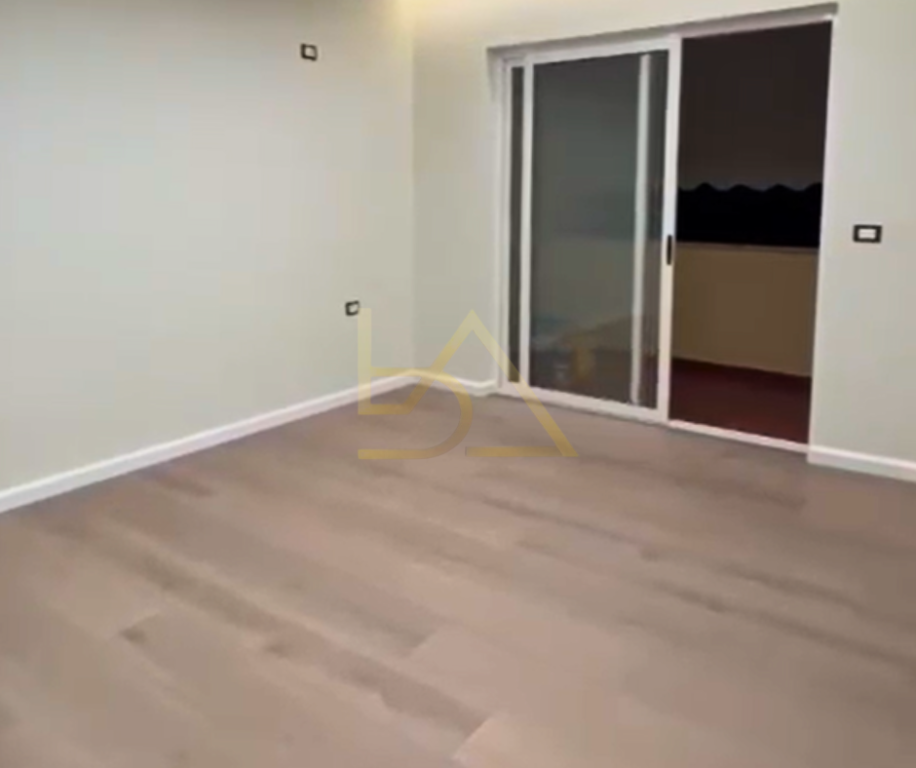 Apartament 1+1 për Shitje – Komuna e Parisit, Tiranë