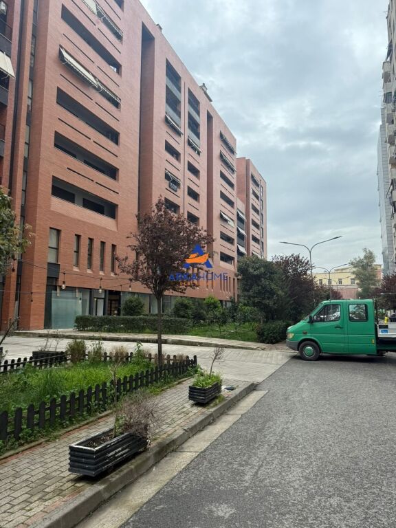 JEPET APARTAMENT 2+1 ME QERA PËR ZYRA "TEK HIPOTEKA!" 1200 EURO (I DISKUTUESHEM)