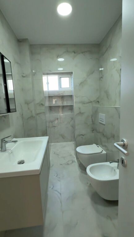 Shitet Apartament 2+1 ne Durres