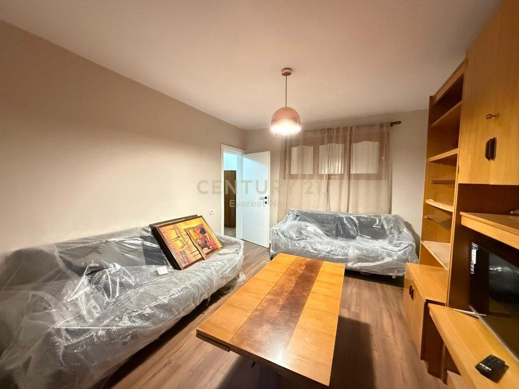 Jepet me Qira Apartament 1+1 (Ish Blloku)
