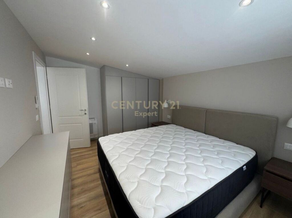 FOR RENT MODERN DUPLEX + PARKING AT THE DRY LAKE