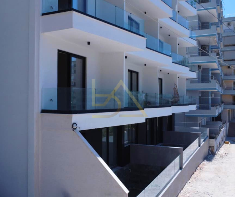 Apartament 2+1 i Mobiluar me Pamje Deti për Shitje – Sarandë