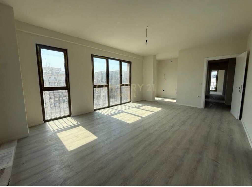 APARTAMENT 3+1+2 PER SHITJE NE LAPRAKE!