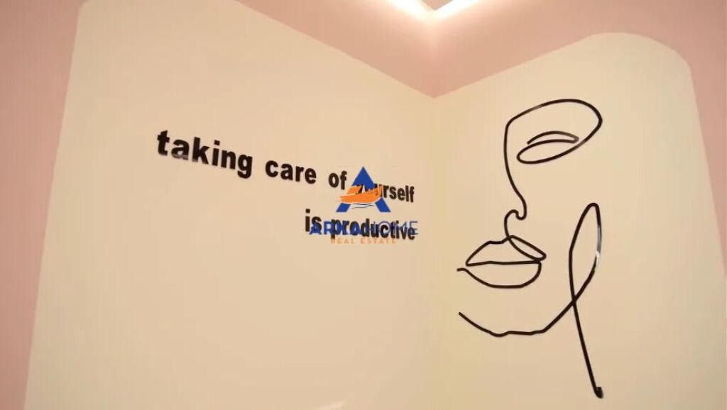 SHITET BIZNES KOZMETIKE 66M2 "BULEVARDI I RI, KAMEZ" 350.000 LEKE