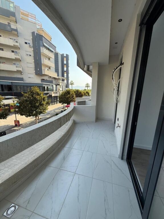 Shitet Apartament 1+1