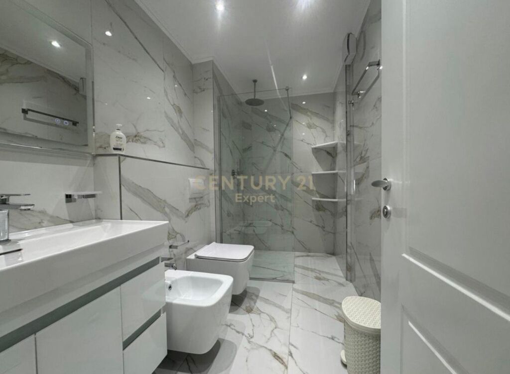 FOR RENT MODERN DUPLEX + PARKING AT THE DRY LAKE