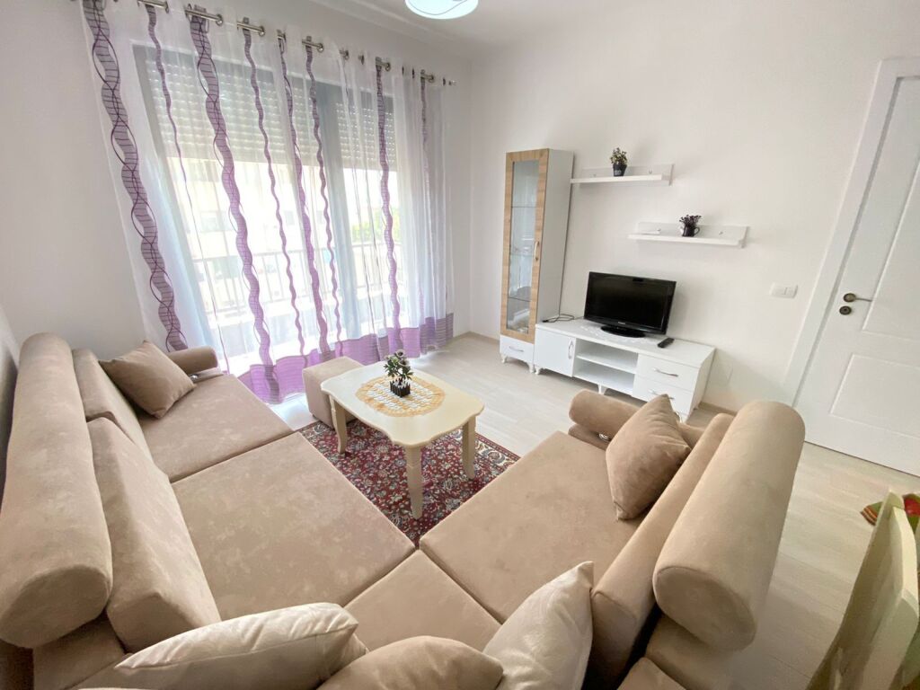 Jepet me Qera Apartament 3+1  Kinostudio afer karburant kastratit