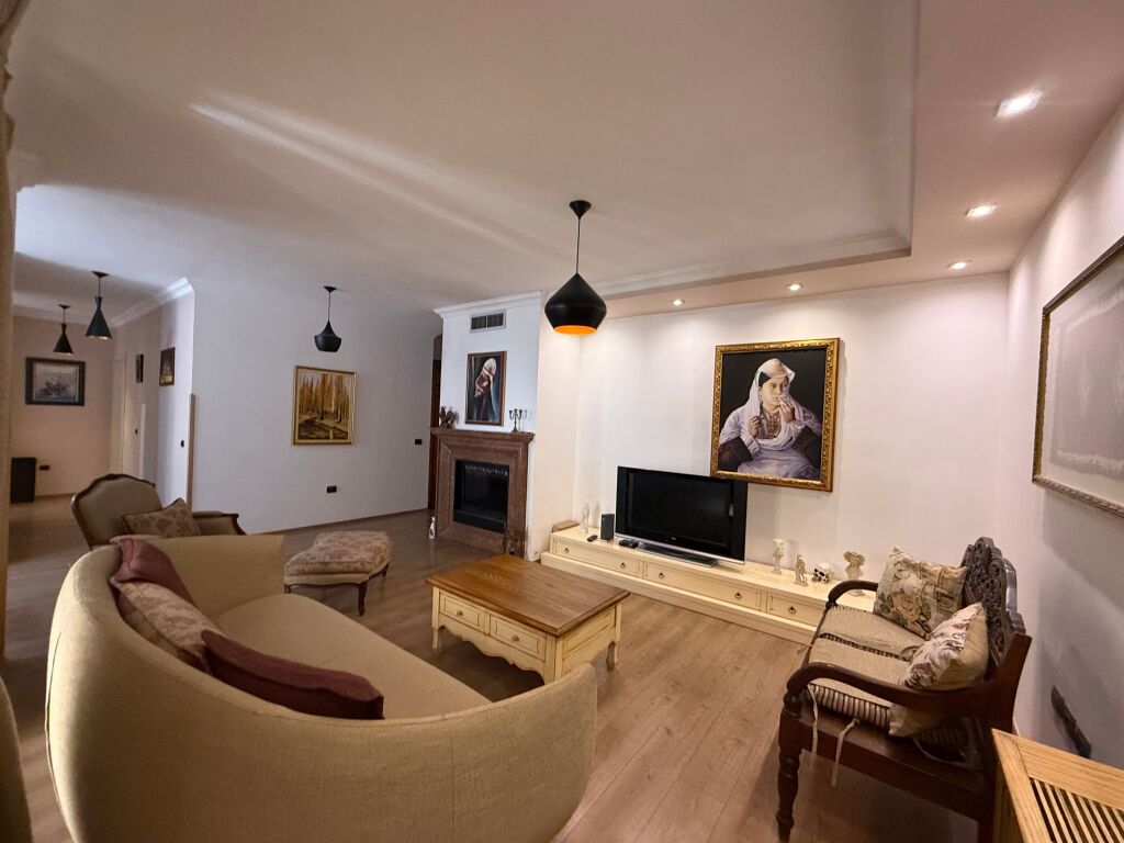 Apartament 2+1+Parkim KOpshti Botanik