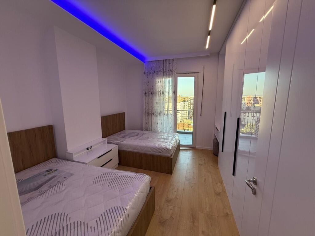 Qera, Apartament 2+1+2, Kamez