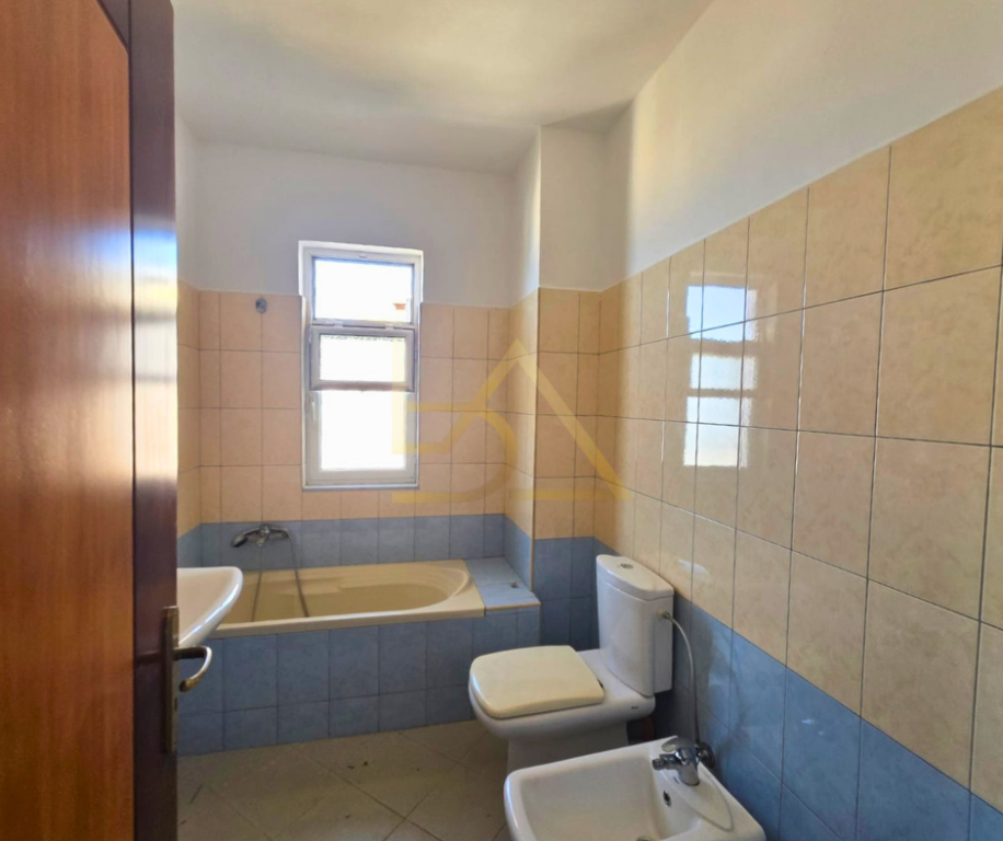 Apartament 3+1 me Pamje Deti për Shitje – Sarandë, Zona e Portit