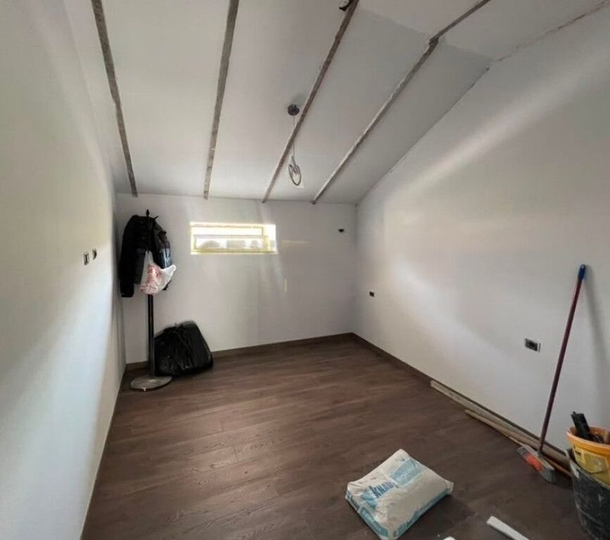 Apartament 1+1 për shitje tek Shallvaret! 190,000 €