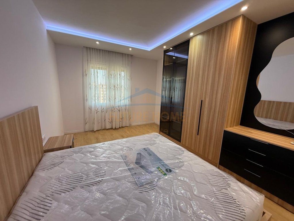 Shitet, Apartament 2+1+2, Kamez