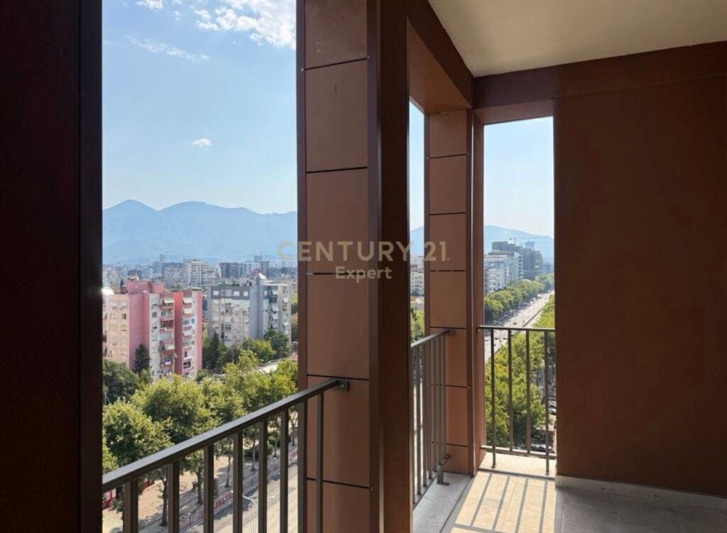 APARTAMENT 3+1+2 PER SHITJE NE LAPRAKE!