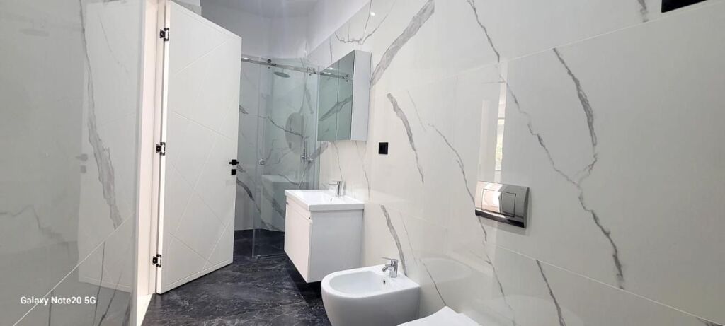 Shitet Apartament 1+1