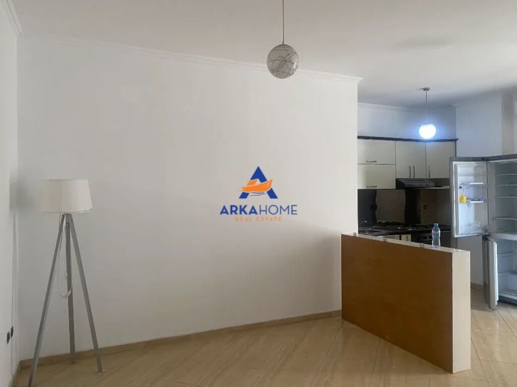 APPARTAMENTO 2+1 IN AFFITTO "VICINO AL LICEO ISMAIL QEMALI" 50.000 LEKE