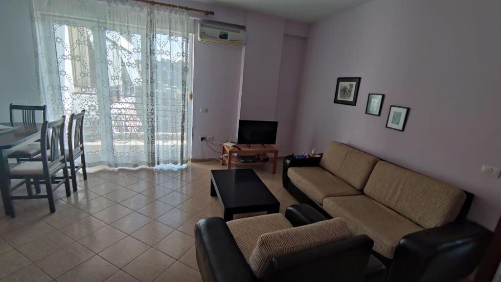 Apartament 1+1 me qera ne Brryl tek Materniteti i Ri