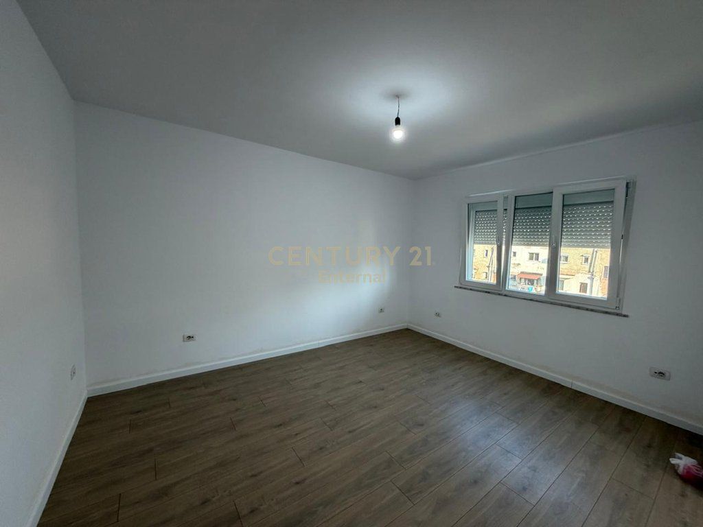 Apartament 1+1 per shitje prane 21-Dhjetorit