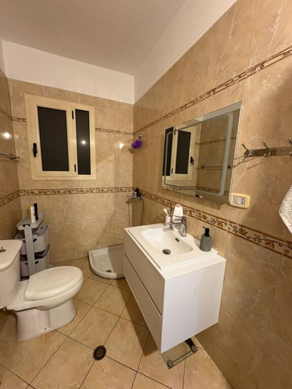 Shitet Apartament 1+1 – Zona Albano Romina, Vlorë
