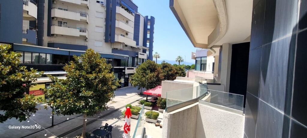 Shitet Apartament 1+1