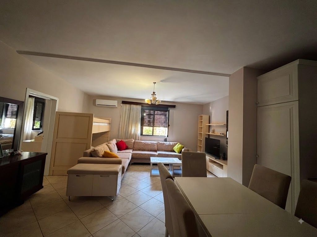 Apartament 1+1 me Qera , Qëndër, Tiranë.
