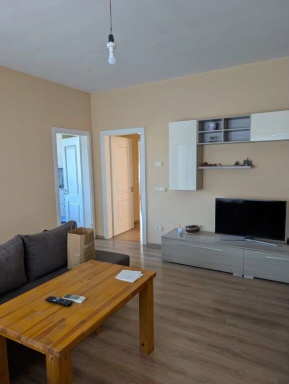 JEPET APARTAMENT ME QERA 2+1, FRESK