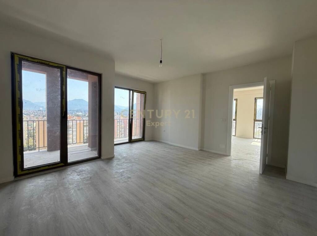 APARTAMENT 3+1+2 PER SHITJE NE LAPRAKE!