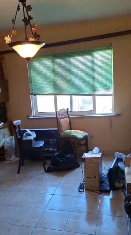 Shitet apartament 2+1 Sipërfaqe neto 91 m² Kati 5 i fundit pa ashensor Pallat 1977 Me hipotek  Ka nevoj per restaurim  Çmimi 200 milion lek  📍Qender ,Mbrapa Fakultetit te Shkencave
