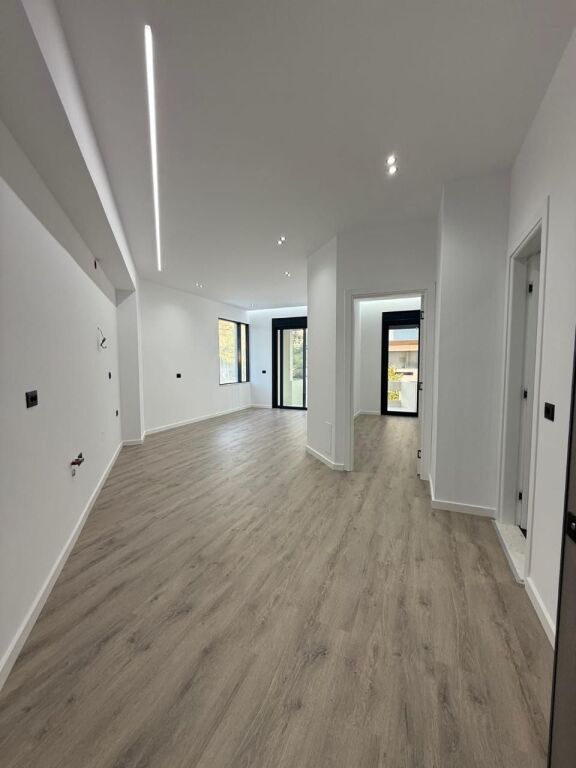 Shitet Apartament 1+1