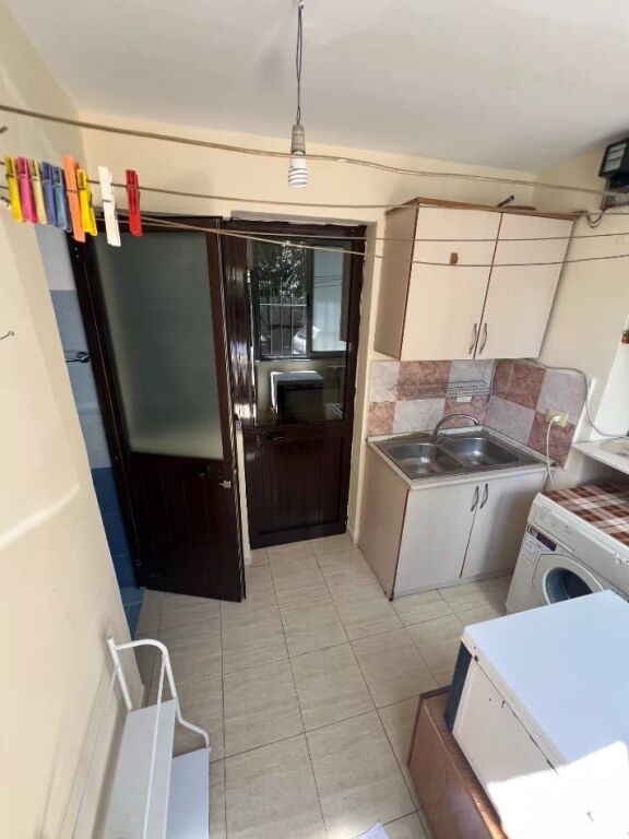 MONOLOCALE 32000 LEKE. VIA ELBASAN