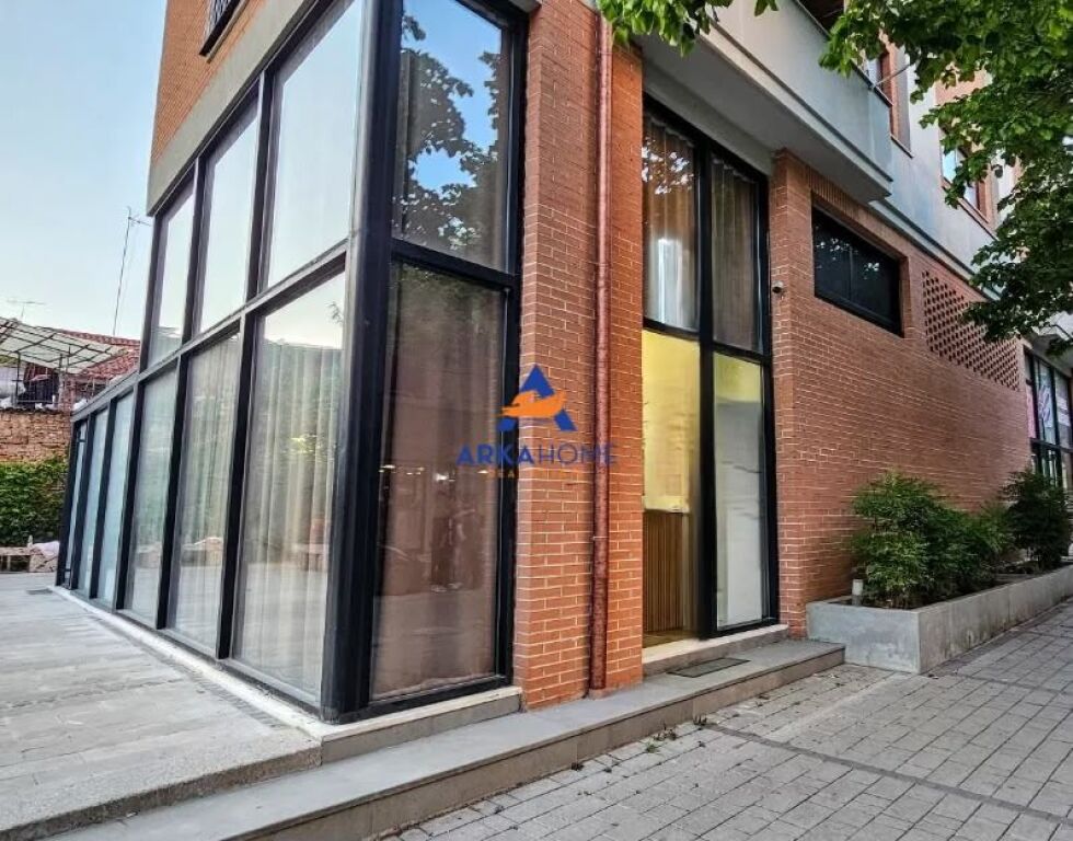 BUSINESS PREMISES FOR SALE 44M2 "ON QEMAL STAFA ROAD" PRICE ACCORDING TO REQUEST