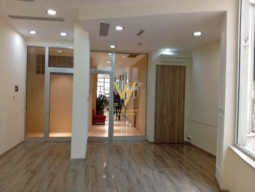 BUSINESS PREMISES FOR SALE 34 M2 AT MYSLYM SHYRI 165,000 EURO