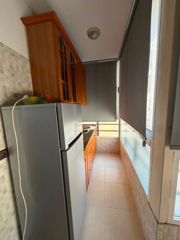 Jepet Apartament 1+1 me qira te Stacioni Trenit Durres