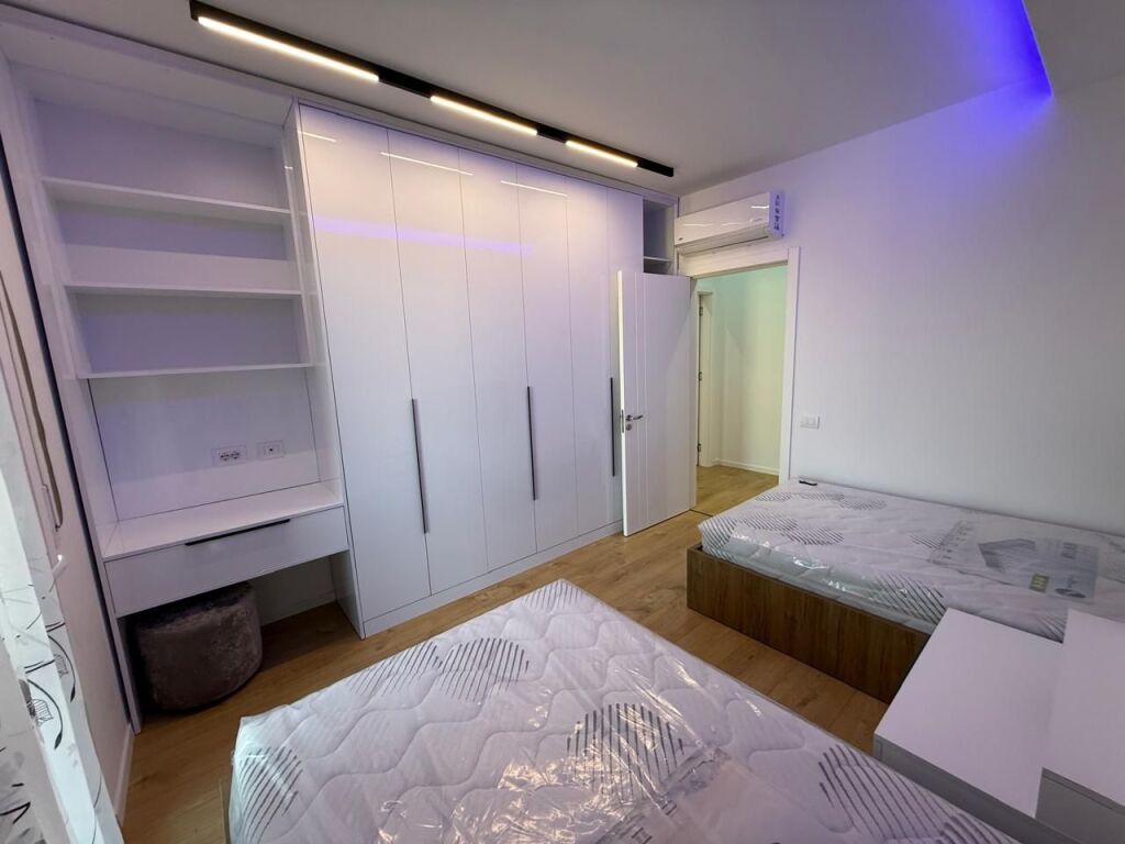 Qera, Apartament 2+1+2, Kamez