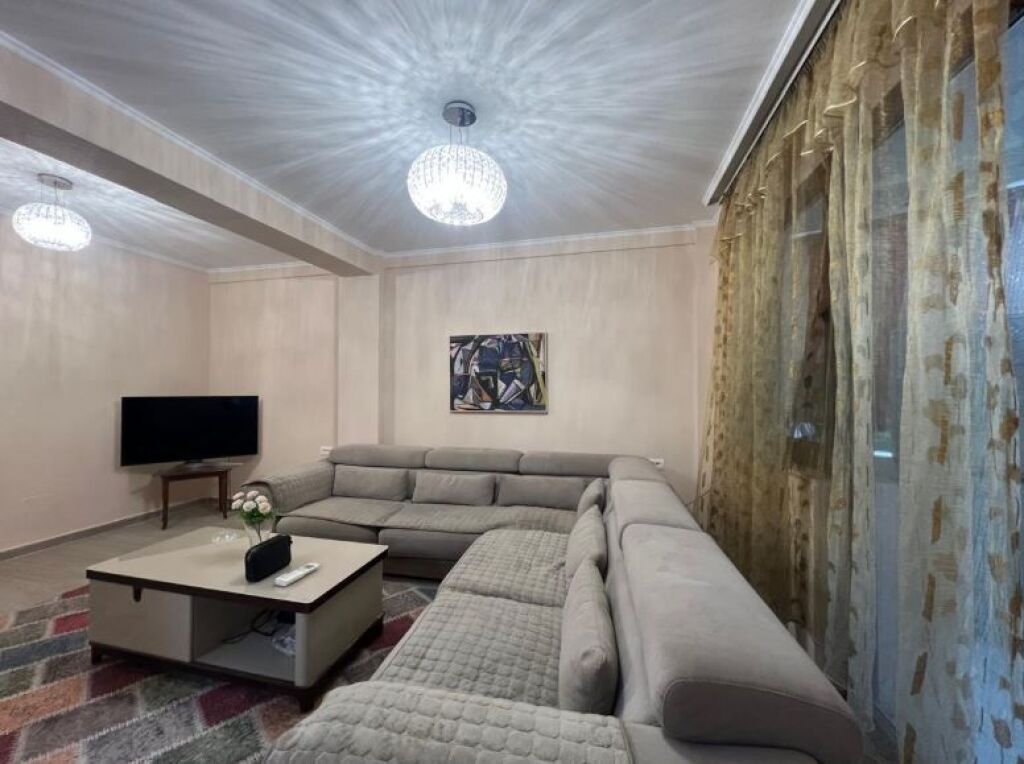 Shitet Apartament 1+1 Tek Bulevardi Zogu i Pare   ID 5329